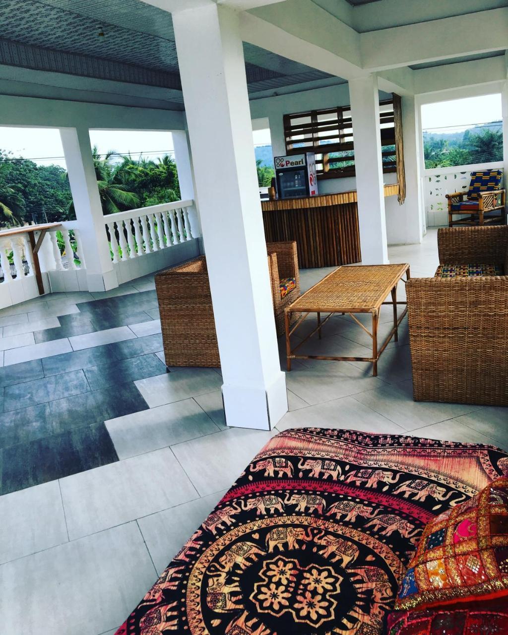 Serenity Haven Lodge Busua エクステリア 写真