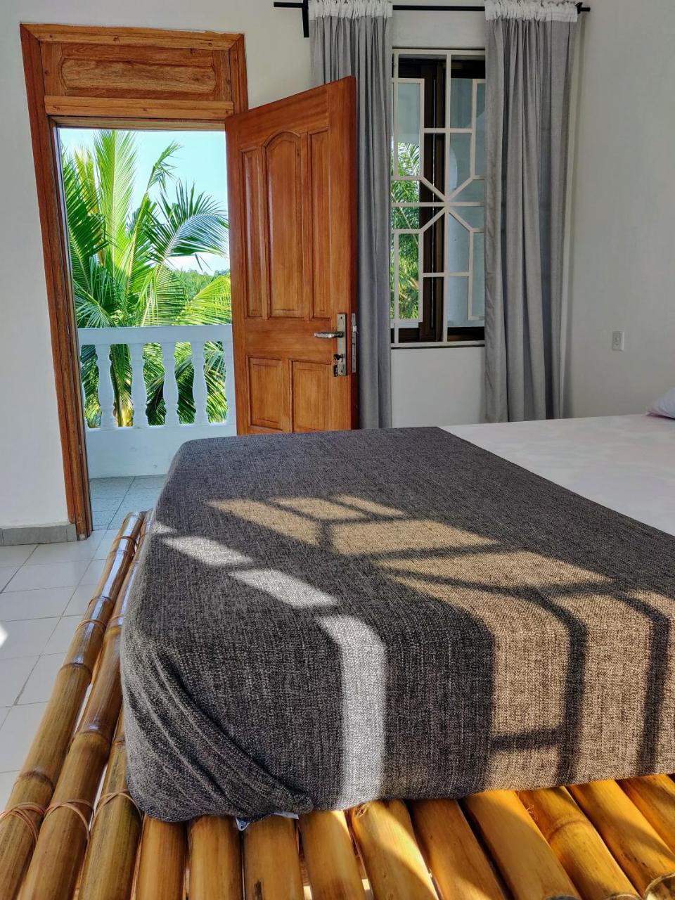 Serenity Haven Lodge Busua エクステリア 写真
