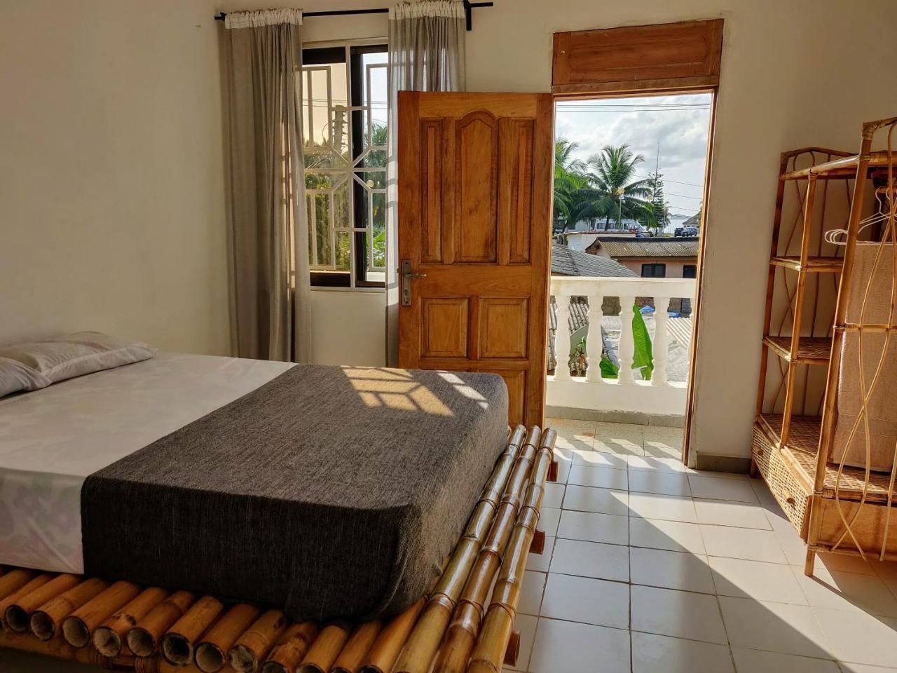 Serenity Haven Lodge Busua エクステリア 写真