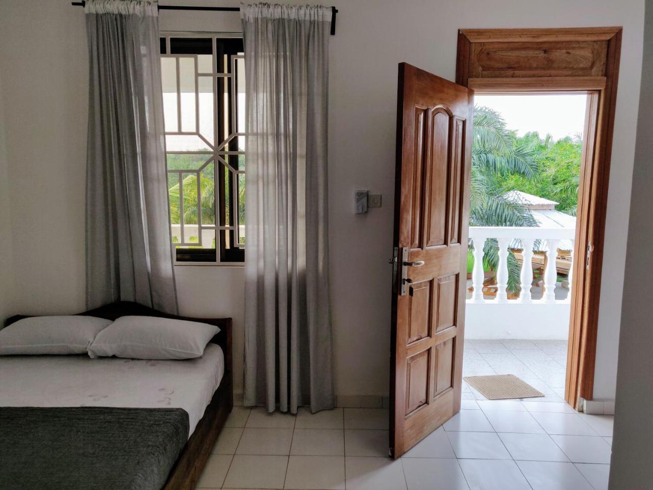 Serenity Haven Lodge Busua エクステリア 写真