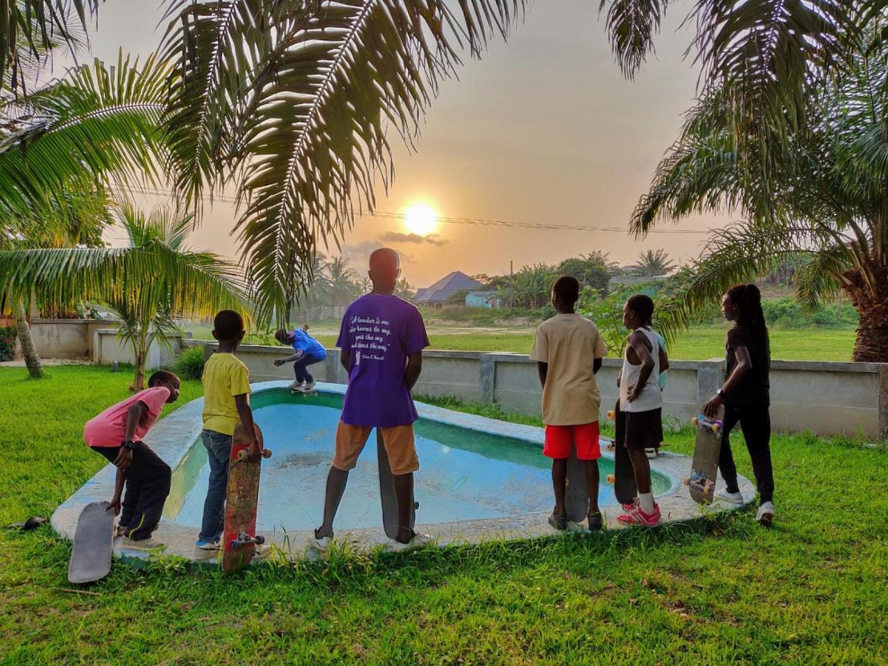 Serenity Haven Lodge Busua エクステリア 写真