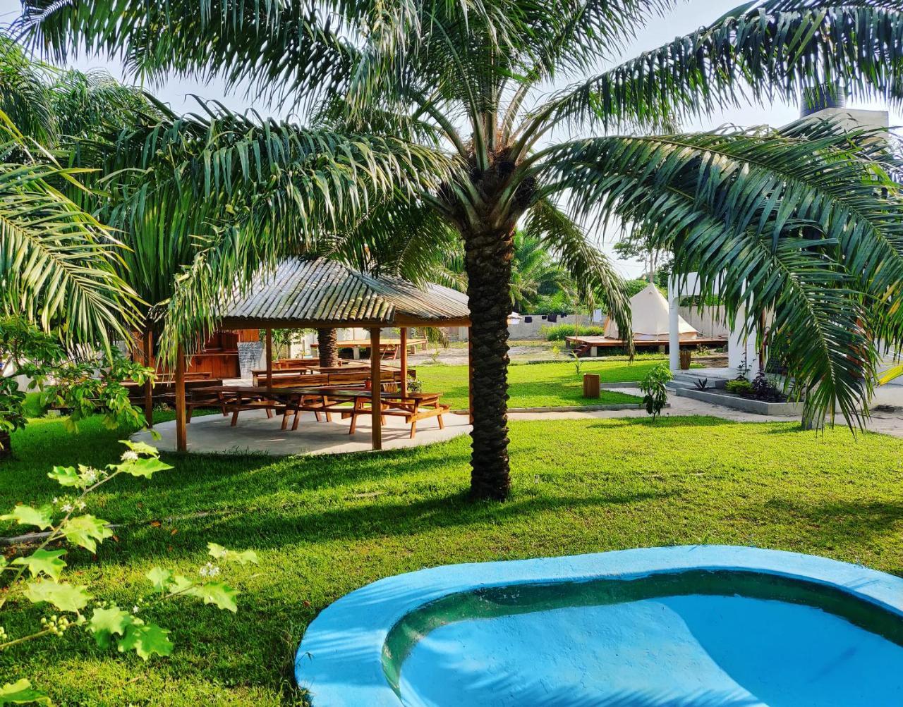 Serenity Haven Lodge Busua エクステリア 写真